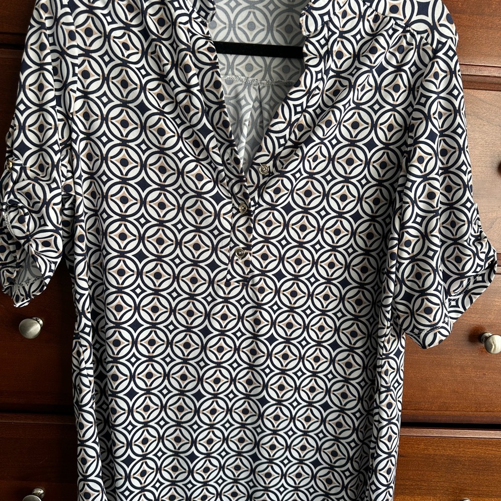 Geometric Patterned Women's Top - Picture 2 of 3